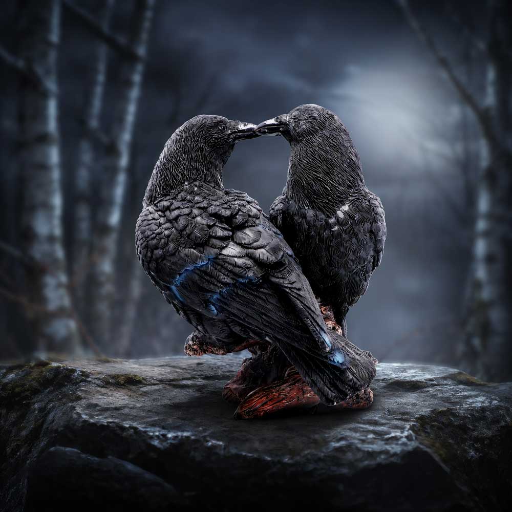 The Midnight Kiss Raven Figurine 13.9cm - Image 5